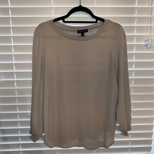 Banana Republic Chiffon Blouse
Perfect condition
Chiffon and knit material combo